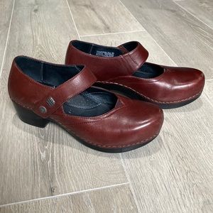 Dansko Tandy burnished full grain leather clogs - brown - size 40 (US 9.5-10)